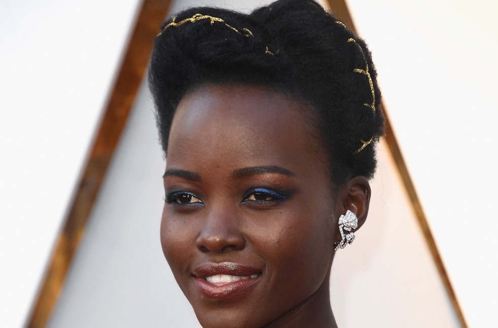 Une des coiffures africaines des femmes rwandaises L’Amasunzu