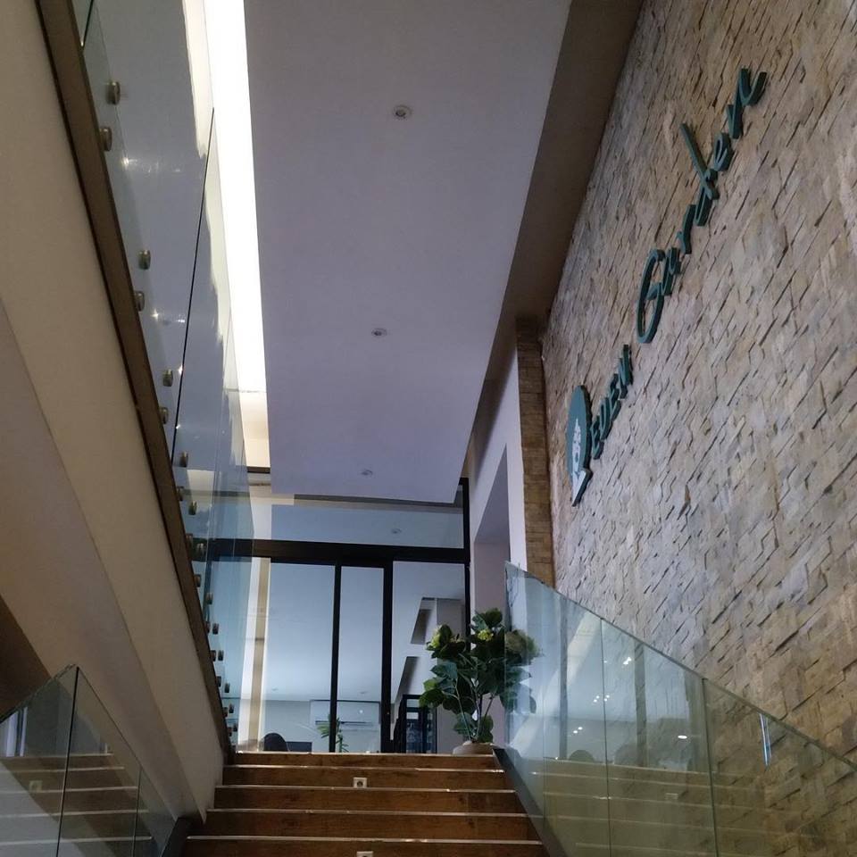 Espace Garden sur 200m2 regroupant une boutique éphémère d'art africain de mode, beauté et bien-être