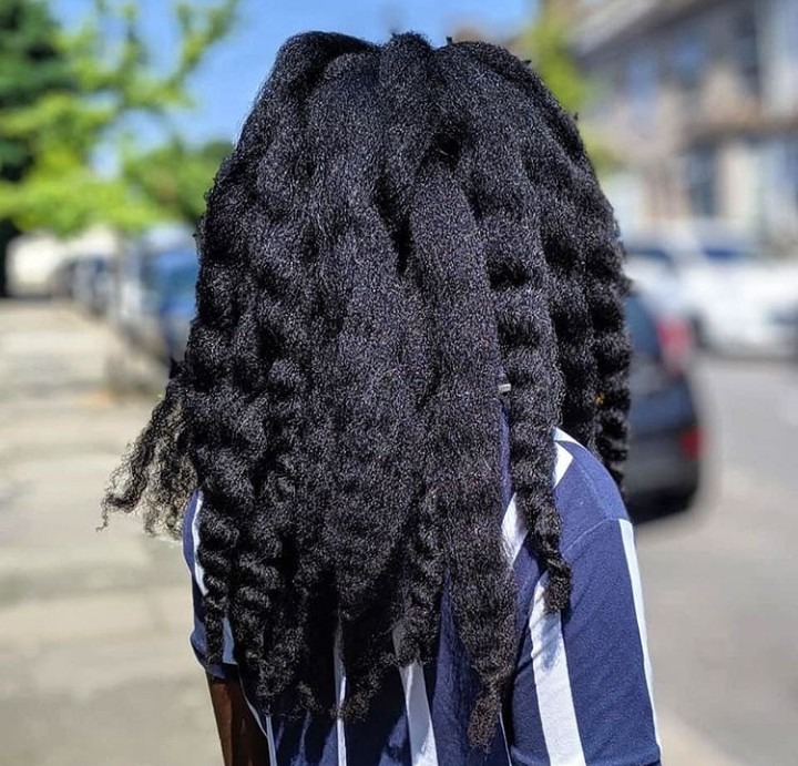 Cheveux crépus : les ingrédients à éviter dans ses produits capillaires