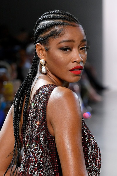  Les plus belles coiffures des mannequins noirs sur les podiums