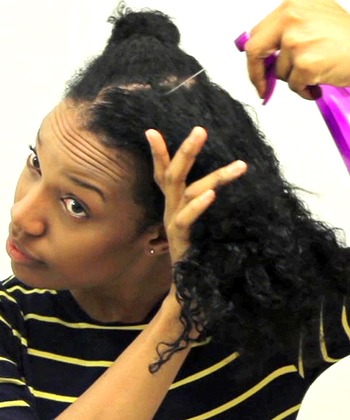 Le démêlage des cheveux crépus: 5 étapes pour bien le faire