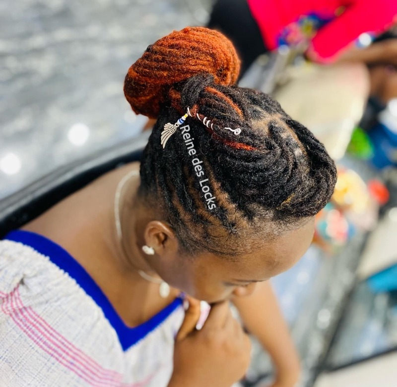 Coiffure réalisée chez Reine des locks 
