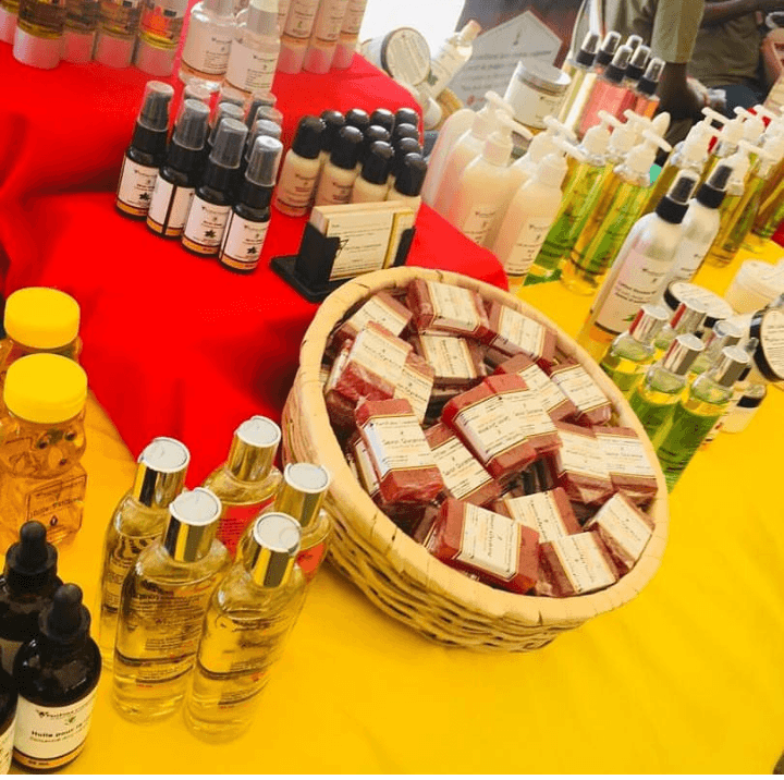 Des produits cosmétiques naturels de la marque FariFima. Élaborés sans produits chimiques nocifs pour la santé des utilisateurs.