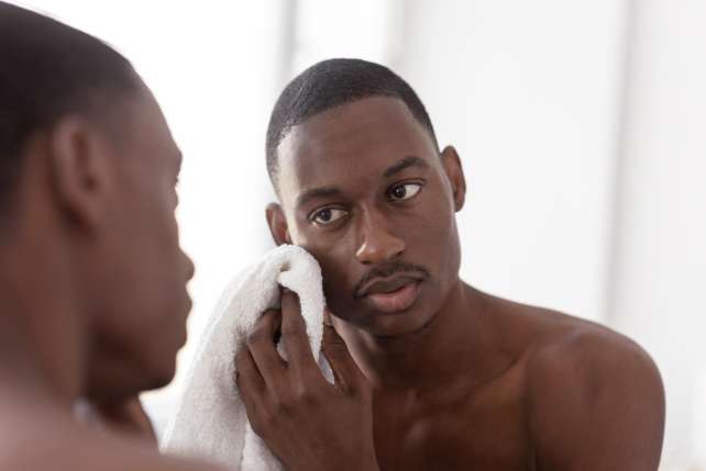 homme-peau-noire-afrodescendant-skincare-setalmaa.j