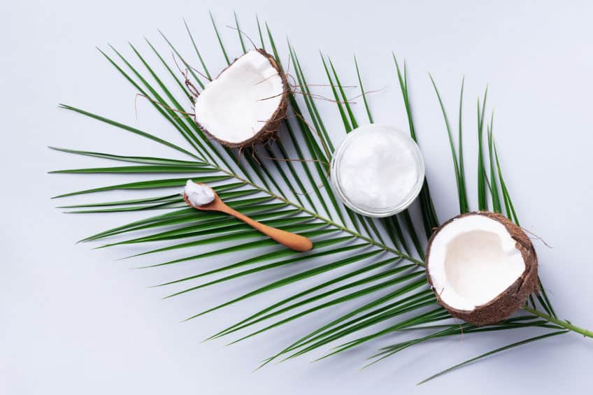 L’huile de coco : Faut-il la bannir de votre routine soin du visage ?