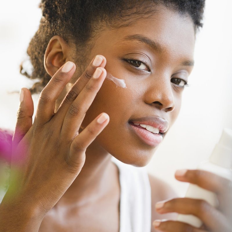 Peau sèche: comment la nourrir et raviver son éclat ? 
