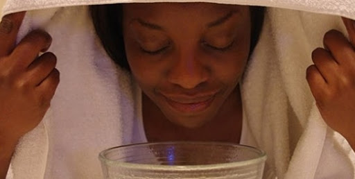 Le sauna facial, le geste beauté maison pour une peau lumineuse